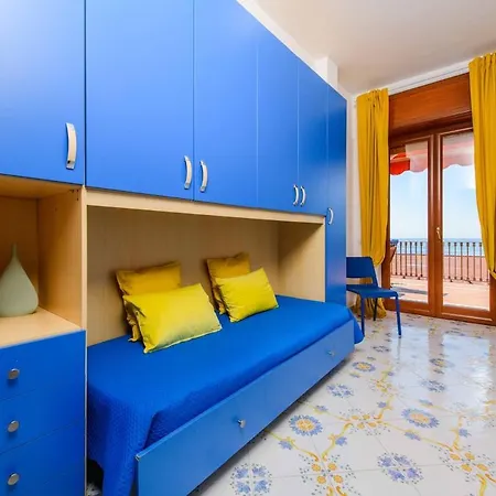 With Panoramic Terrace 100 Meters From The Sea Appartement